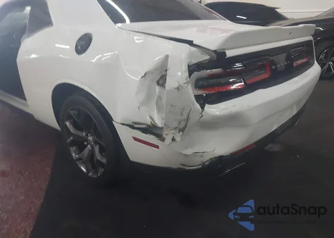 2018 Dodge Challenger Sxt Plus z USA, uszkodzony, nr VIN 2C3CDZAG8JH327779